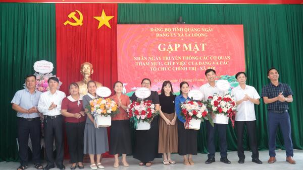 Đảng ủy xã Sa Loong gặp mặt nhân Ngày Truyền thống các cơ quan tham mưu, giúp việc của Đảng và các tổ chức chính trị - xã hội